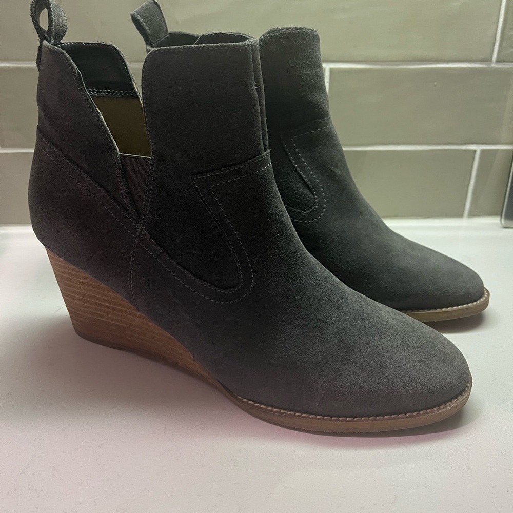 Blondo Irving Waterproof Wedge Bootie Suede Gray Women Size 11